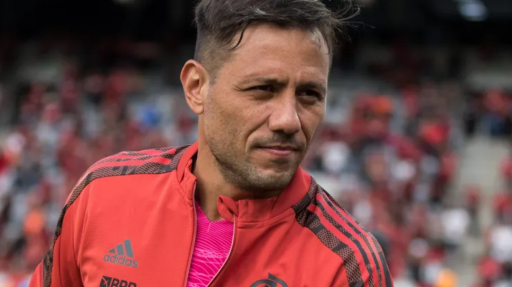 Diego Alves acerta com novo clube para a temporada