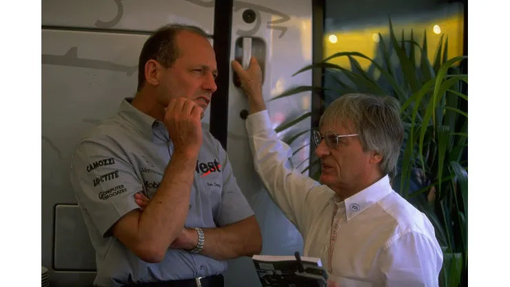 Bernie Ecclestone protagoniza série "Lucky", revivendo e narrando momentos históricos e polêmicos da F1 (Foto: Mike Cooper /Allsport)