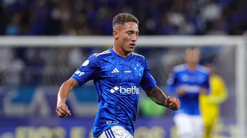 Robert em ação com a camisa celeste. Foto: Gilson Lobo/AGIF