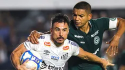 Willian durante lance com David Braz. Foto: Reinaldo Campos/AGIF