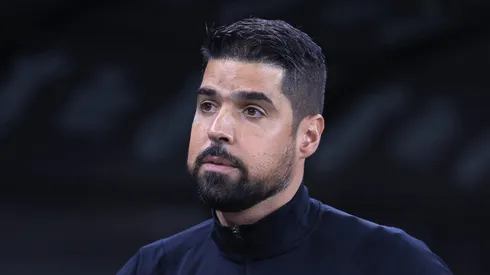 António Oliveira está pressionado no cargo diante de sequência negativa