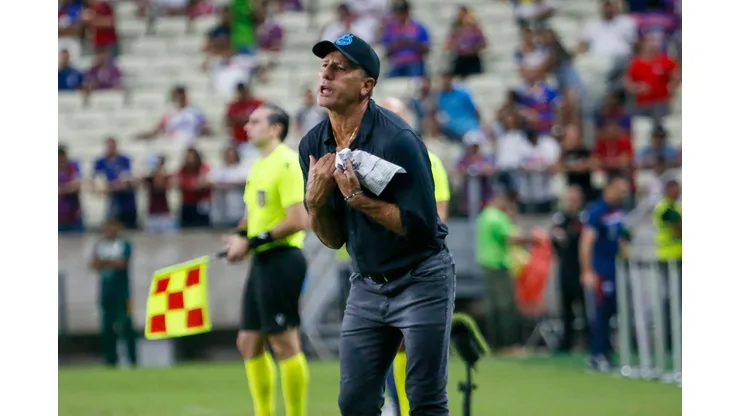 Reanto Gaúcho pressionado no comando do Grêmio