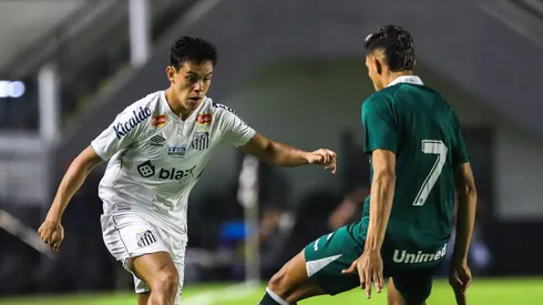SP – SANTOS – 19/06/2024 – BRASILEIRO B 2024, SANTOS X GOIAS – JP Chermont jogador do Santos durante partida contra o Goias no estadio Vila Belmiro pelo campeonato Brasileiro B 2024. Foto: Reinaldo Campos/AGIF