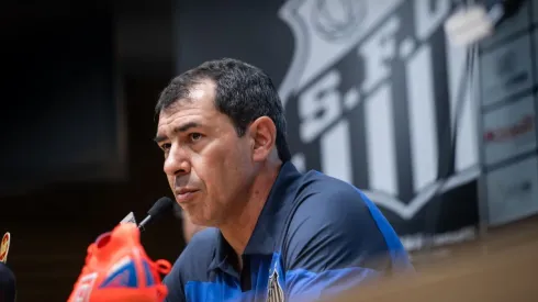 Foto: Raul Baretta/ Santos FC - Carille, técnico do Santos