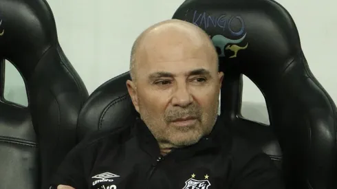 Sampaoli na época que treinou o Peixe. Treinador está livre no mercado.