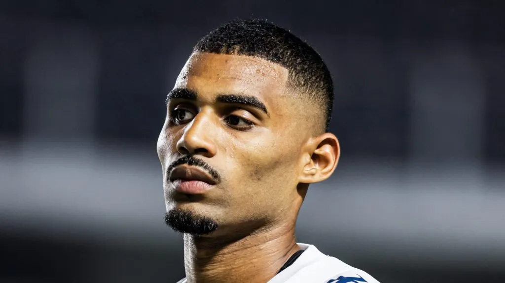 Joaquim não foi titular contra a Chape na última partida do Santos na Série B – Foto: Abner Dourado/AGIF