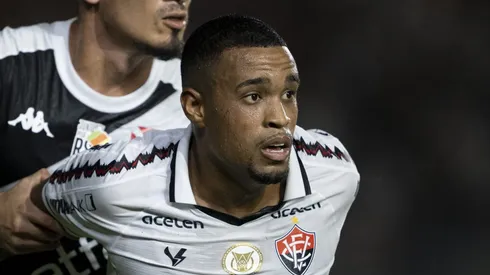 Alerrandro durante partida contra o Vasco. Foto: Jorge Rodrigues/AGIF