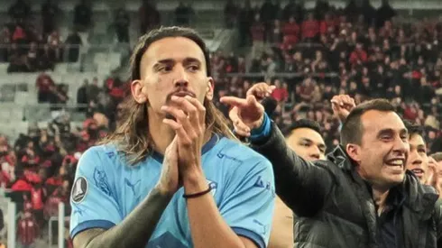 Chico da Costa, atacante do Bolívar em partida contra o Athletico-PR no estádio Arena da Baixada pela Copa Libertadores - Foto: Robson Mafra/AGIF