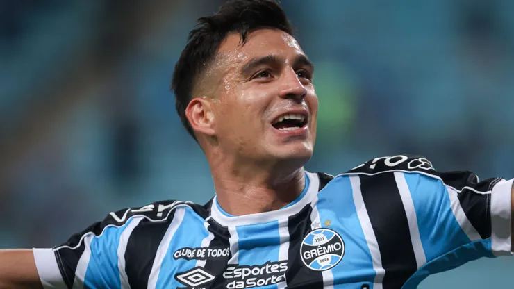 Cristaldo comemorando gol em partida contra o Athletico-PR, na Arena do Grêmio, pelo Campeonato Brasileiro, no dia 17/04/2024.