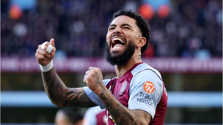 Douglas Luiz em partida do Aston Villa (Foto: Catherine Ivill/Getty Images)