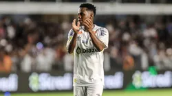 Cazares com a camisa do Santos