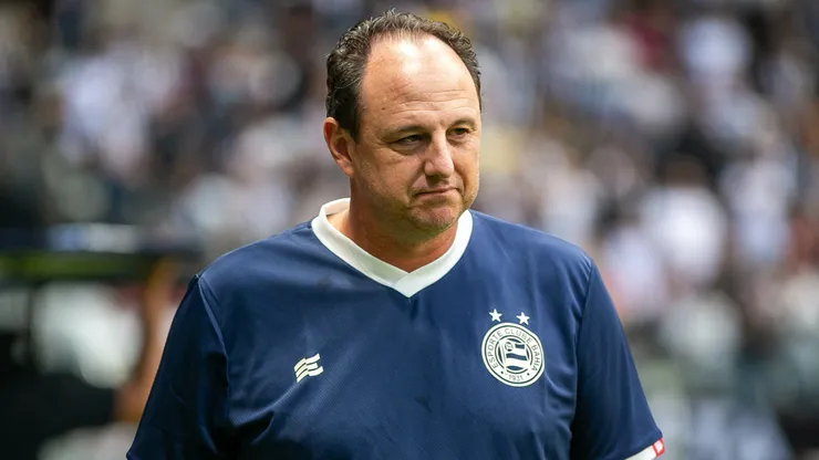 Rogério Ceni, técnico do Bahia, em jogo contra o Atlético-MG pelo Campeonato Brasileiro. Foto: Fernando Moreno/AGIF