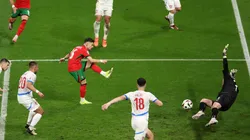 Francisco Conceição marcando o gol da vitória na partida entre Portugal x República Tcheca (Foto: Julian Finney/Getty Images)