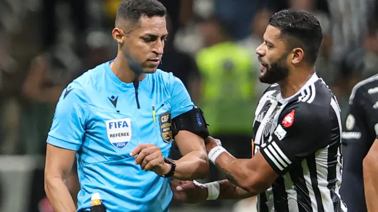 Hulk jogador do Atletico-MG e expulso e reclama com a arbitragem durante partida contra o Palmeiras no estadio Arena MRV pelo campeonato Brasileiro A 2024. Foto: Gilson Lobo/AGIF