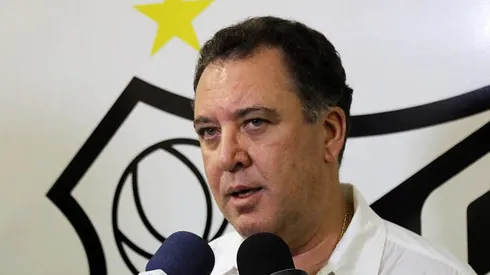 Marcelo Teixeira é avisado no Peixe de possível punição. Foto: Pedro Ernesto Guerra Azevedo/Santos FC.