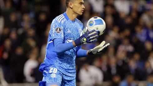 Goleiro Santos, do Fortaleza, negocia com o Corinthians