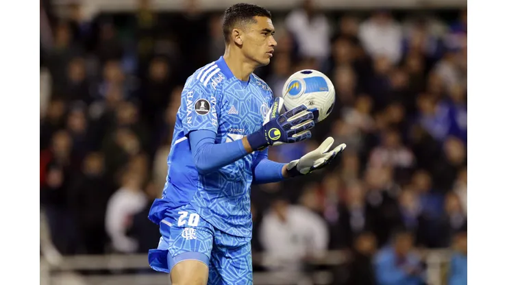 Goleiro Santos, do Fortaleza, negocia com o Corinthians