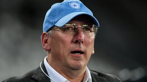 John Textor, dono da SAF do Botafogo em partida contra o Atlético/GO, no Estádio Nílton Santos, pelo Campeonato Brasileiro, no dia 18/04/2024. Foto: Thiago Ribeiro/AGIF