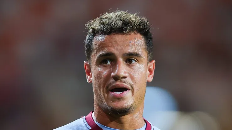 Philippe Coutinho durante partida pelo Aston Villa. Meia quer jogar no Cruz-Maltino.