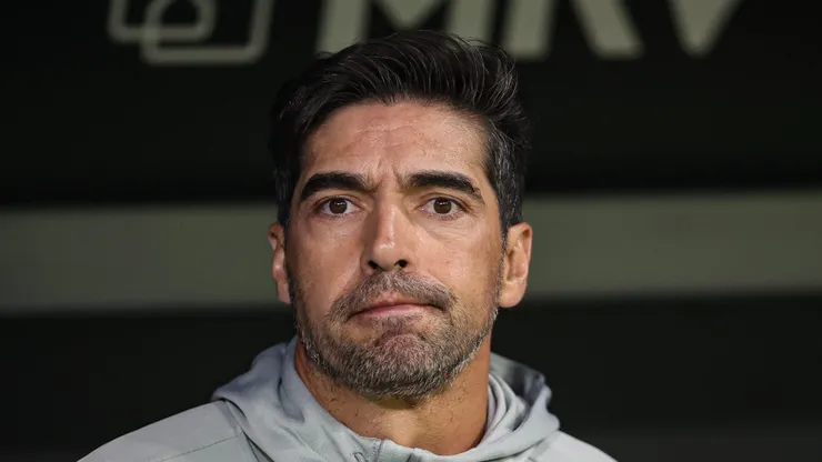 Abel Ferreira durante partida de ontem. Treinador faz elogios ao Galo.