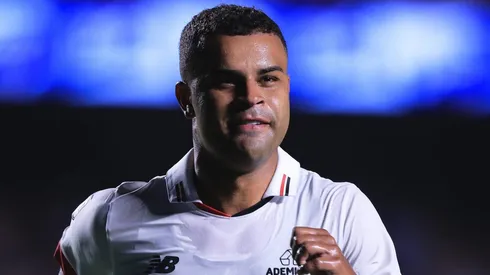 SP - SAO PAULO - 03/03/2024 - PAULISTA 2024, SAO PAULO X PALMEIRAS - Alisson jogador do Sao Paulo comemora seu gol durante partida contra o Palmeiras no estadio Morumbi pelo campeonato Paulista 2024.