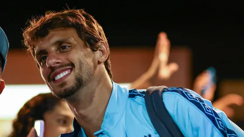 Rodrigo Caio desembarca em Fortaleza para jogo do Grêmio pelo Campeonato Brasileiro, no dia 17/06/2024. Foto: Lucas Uebel/Grêmio FBPA