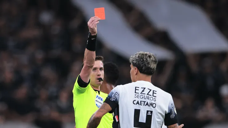 Corinthians e o problema com vermelhos. Foto: Ettore Chiereguini/AGIF