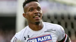 Thiago Mendes comemorando gol pelo São Paulo em jogo contra o Linense, no Morumbi, pelas quartas de final do Campeonato Paulista de 2017, no dia 08/04.