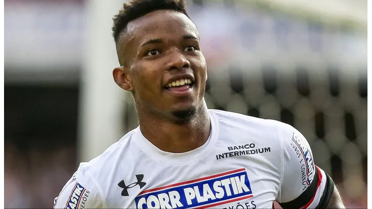 Thiago Mendes comemorando gol pelo São Paulo em jogo contra o Linense, no Morumbi, pelas quartas de final do Campeonato Paulista de 2017, no dia 08/04.