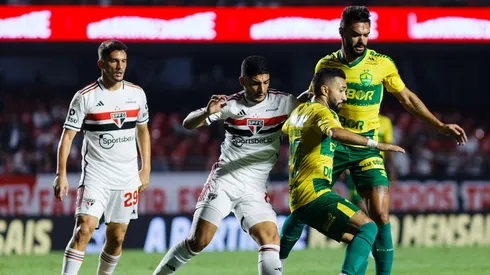 São Paulo e Cuiabá se enfrentando pelo Brasileirão. Foto: Fabio Giannelli/AGIF