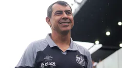 Fabio Carille tecnico do Santos antes da partida contra o Guarani no estadio Vila Belmiro pelo campeonato Paulista 2024. Foto: Reinaldo Campos/AGIF