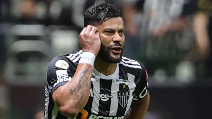 Hulk, jogador do Atlético-MG, é expulso e reclama com a arbitragem durante partida contra o Palmeiras no estádio Arena MRV pelo Brasileirão Série A - Foto: Gilson Lobo/AGIF