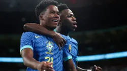 Endrick e Vini Jr. antes da Copa América, em amistoso do Brasil. (Foto de Catherine Ivill/Getty Images)