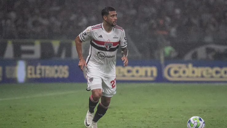 Meio-campista retornou no clássico com o Corinthians