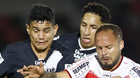 Douglas Baggio jogador do Botafogo-SP durante partida contra o Ponte Preta pelo campeonato Paulista 2024. Foto: Thiago Calil/AGIF