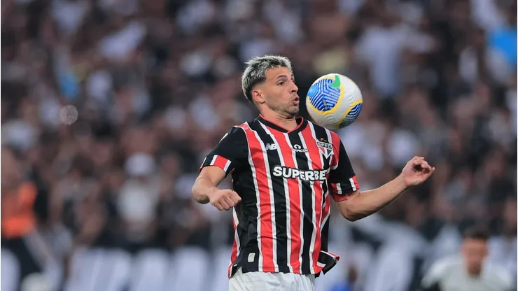 Calleri, atacante do São Paulo, elogiou gol marcado por Coronado