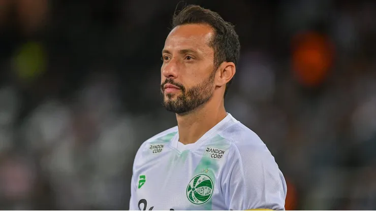 Nenê atuando pelo Juventude na partida contra o Botafogo, pelo Campeonato Brasileiro de 2024. Foto: Thiago Ribeiro/AGIF