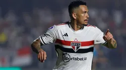 Foto: Rubens Chiri/São Paulo - Luciano, pelo São Paulo, briga com Carlos Miguel, do Corinthians