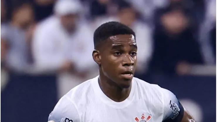 Félix Torres durante partida contra o Botafogo. Timão tem dívida com mexicanos.