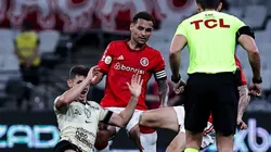 Alan Patrick e Moscardo disputam a bola em Corinthians x Internacional. Foto: Fabio Giannelli/AGIF