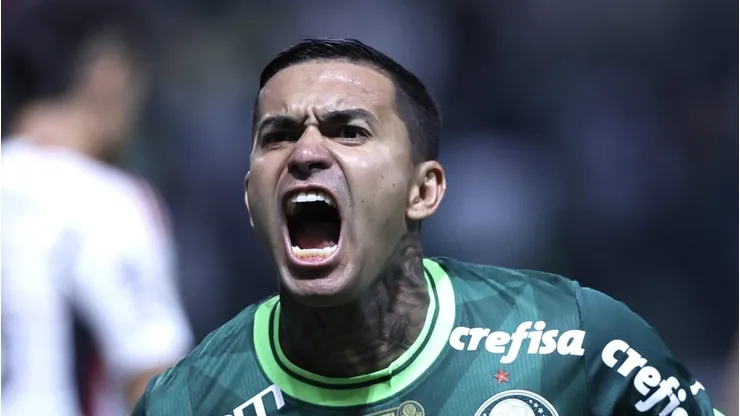 Dudu durante partida do Brasileirão. Atacante vive novela no mercado da bola.