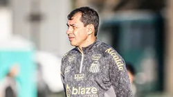 A pressão sobre Carille aumentou, mas um único motivo o segura na Vila