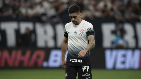 Jogador do Corinthians deixa o campo apos partida contra o Sao Paulo no estadio Arena Corinthians pelo campeonato Brasileiro A 2024. Foto: Anderson Romao/AGIF