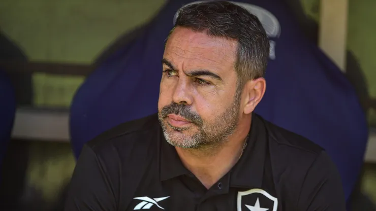 Artur Jorge mantém os pés no chão mesmo diante da sequência positiva
