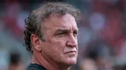 Cuca, técnico do Athletico-PR, durante partida contra o Flamengo no estádio Arena da Baixada pelo Brasileirão Série A 2024. Foto: Robson Mafra/AGIF