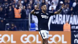 Júnior Santos comemorando gol em partida entre Corinthians x Botafogo pelo Brasileirão 2024