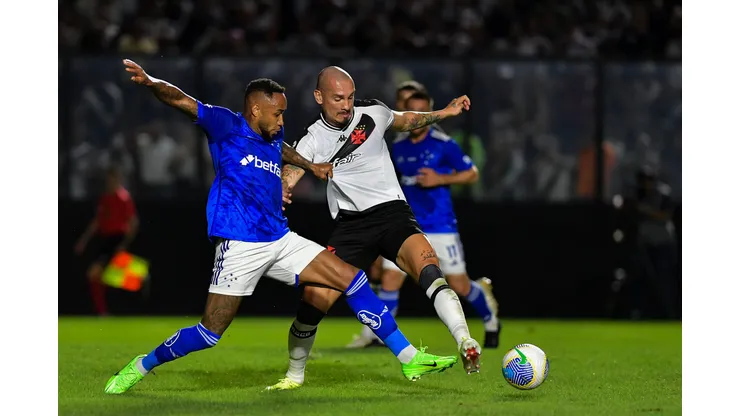 Maicon jogador do Vasco disputa lance com Rafa Silva jogador do Cruzeiro. Foto: Thiago Ribeiro/AGIF