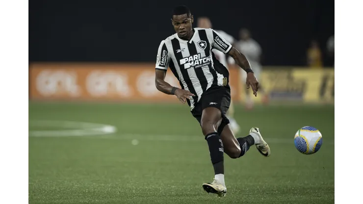 Júnior Santos dedicou a vitória para Tiquinho Soares.