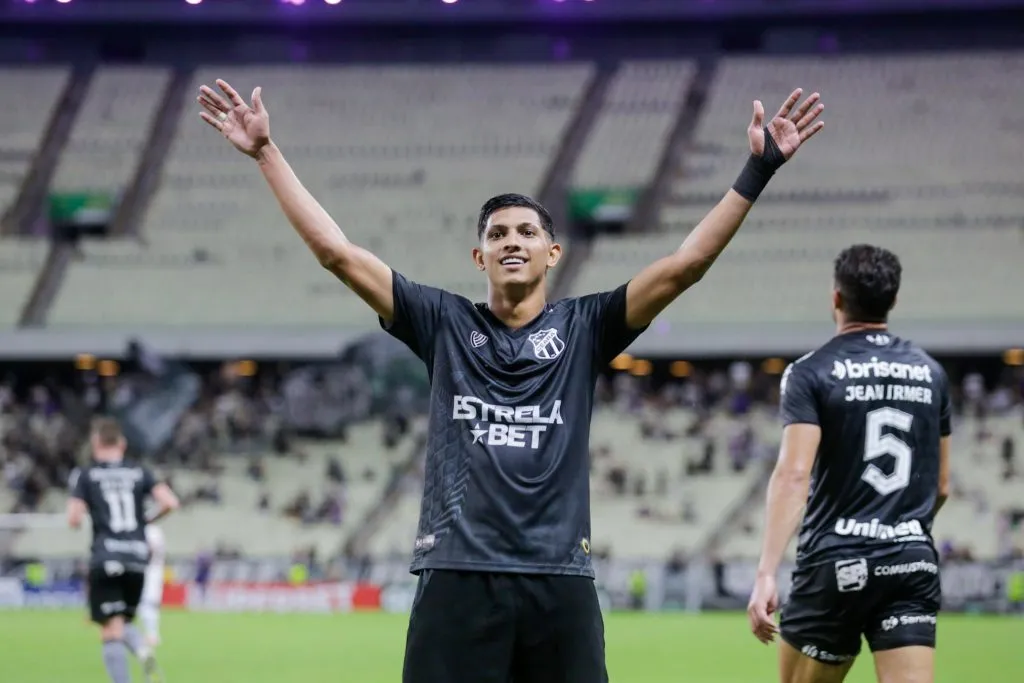 Erick Pulga tem negociações com o Corinthians. (Foto: Lucas Emanuel/AGIF)