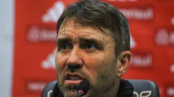 Eduardo Coudet em coletiva de imprensa